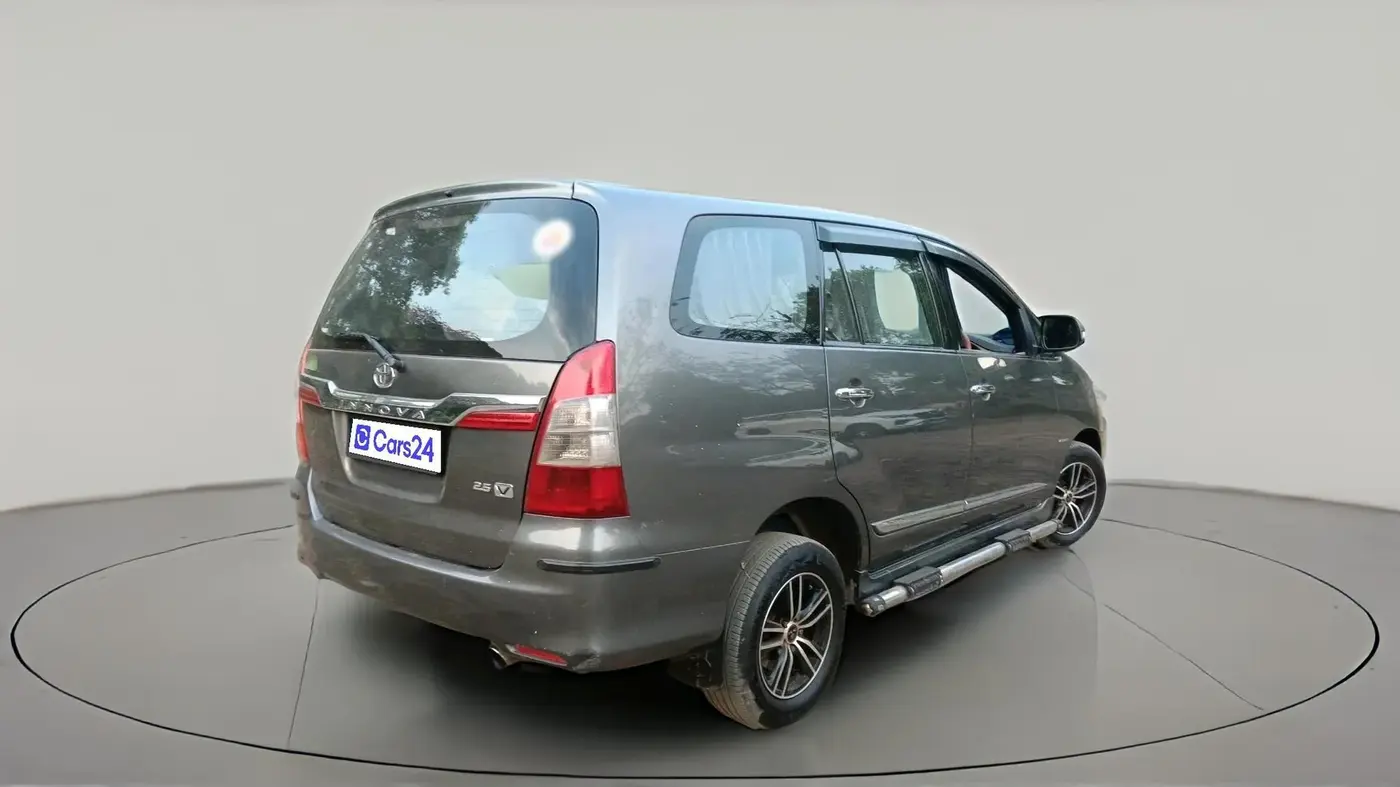 2013 Toyota Innova 2.5 VX 8 STR, Diesel, Manual, 1,19,621 km, exterior
