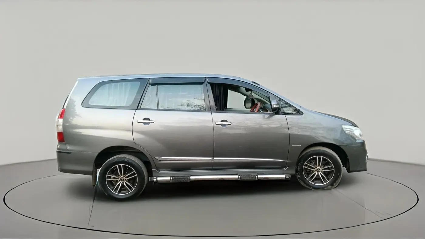 2013 Toyota Innova 2.5 VX 8 STR, Diesel, Manual, 1,19,621 km, exterior