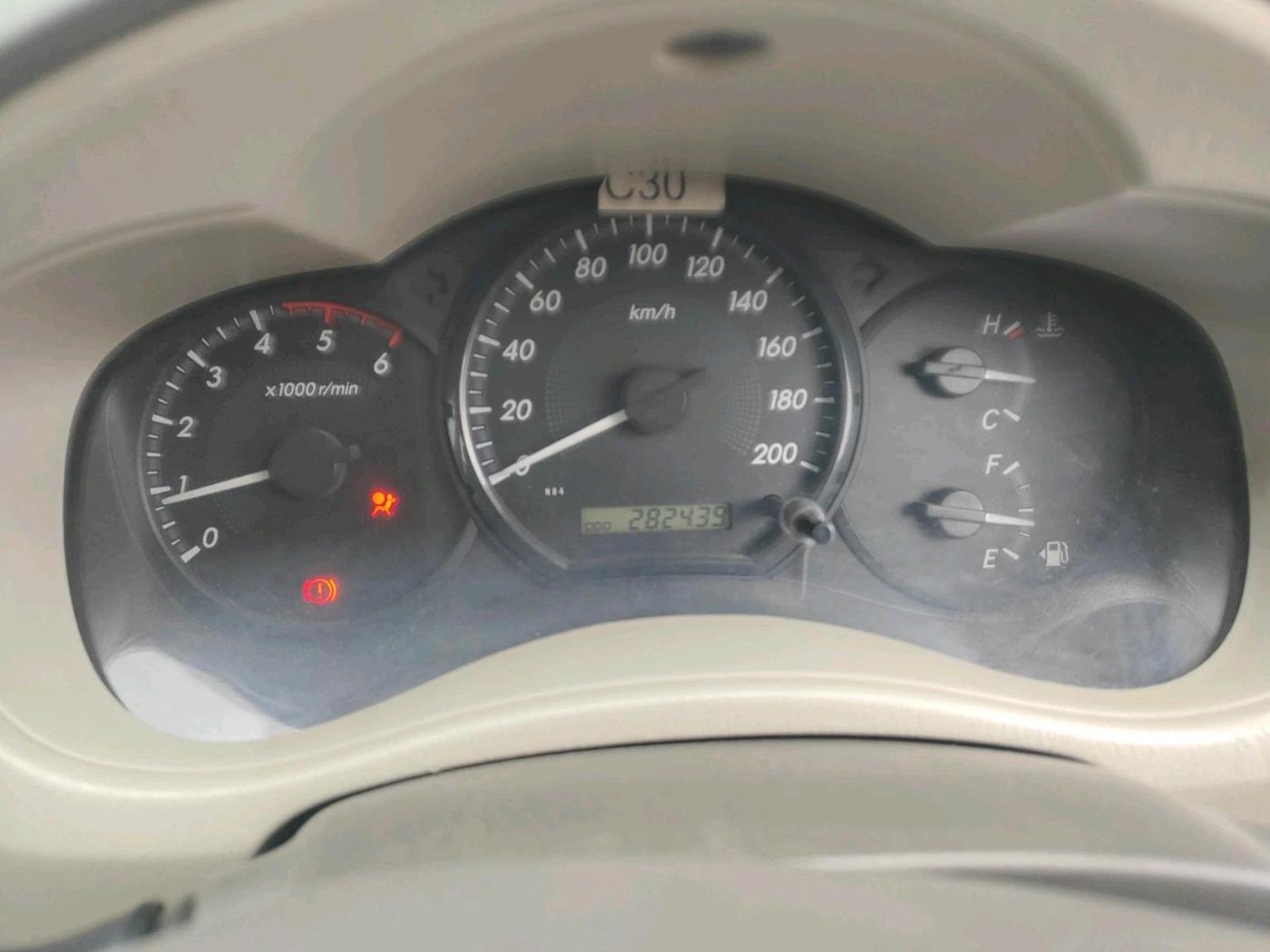 2012 Toyota Innova GX 2.5 8 STR, Diesel, Manual, 2,82,439 km, interior