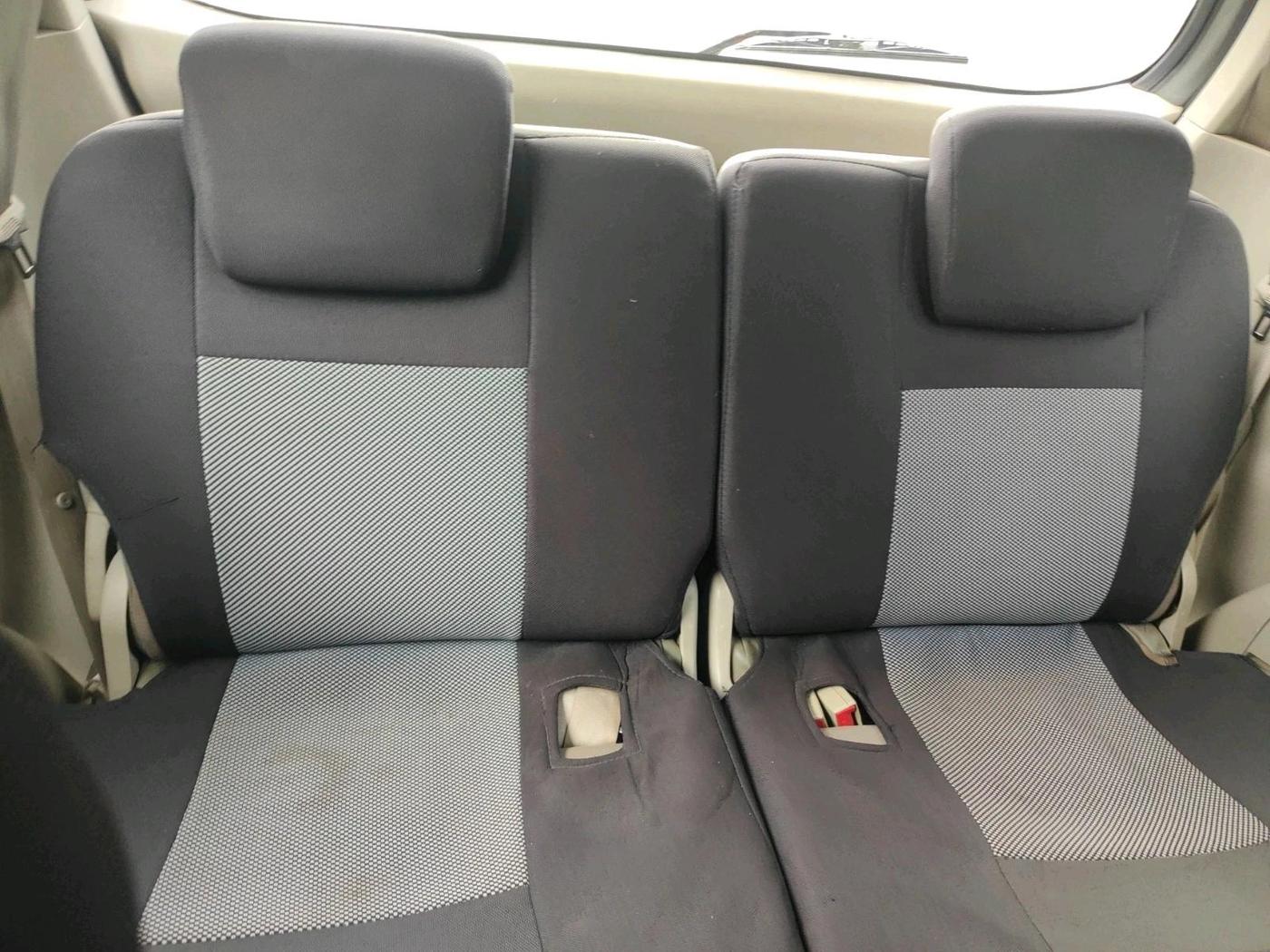 2012 Toyota Innova GX 2.5 8 STR, Diesel, Manual, 2,82,439 km, interior