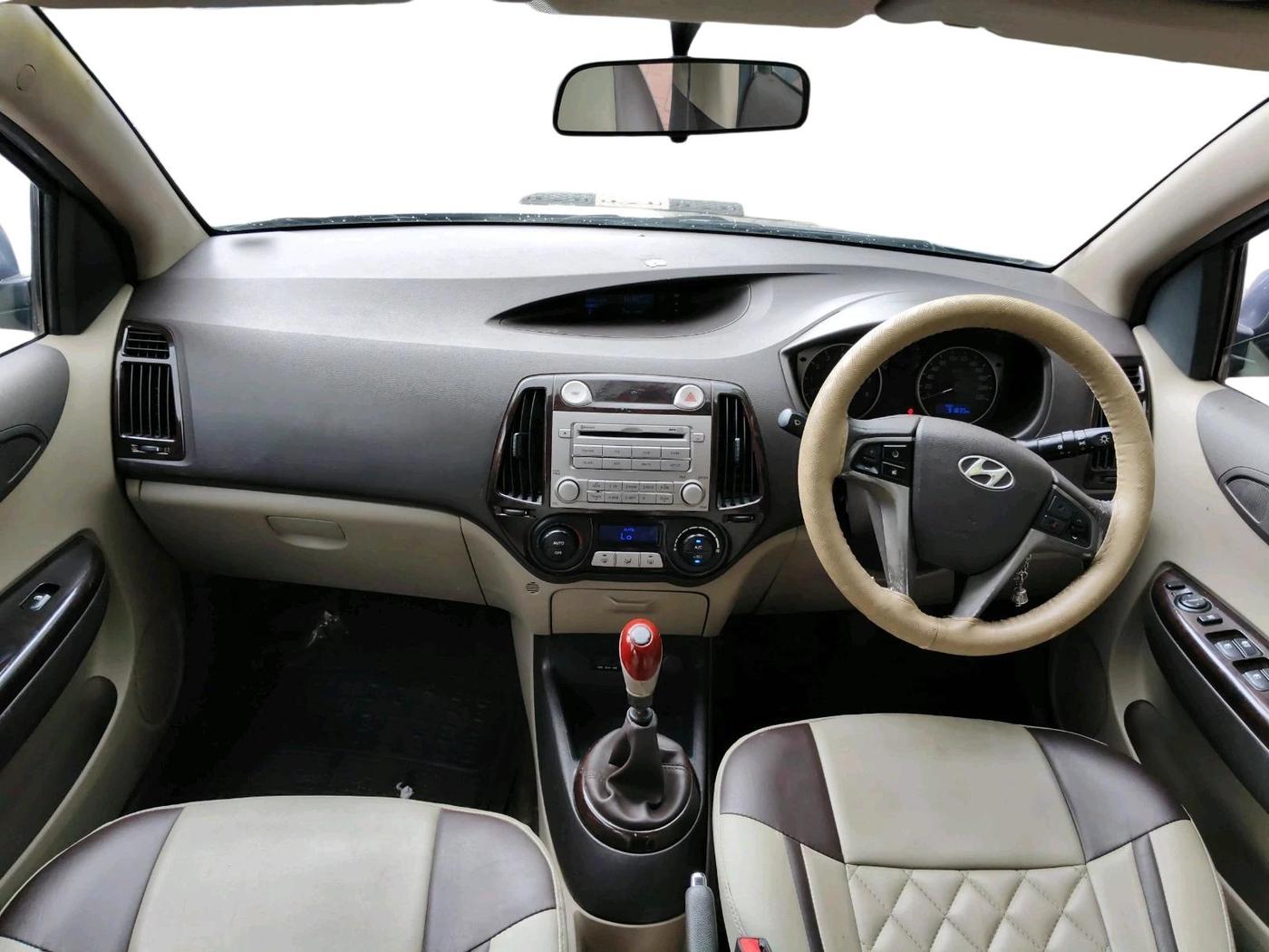 2011 Hyundai i20 SPORTZ 1.2, Petrol, Manual, 91,835 km, interior