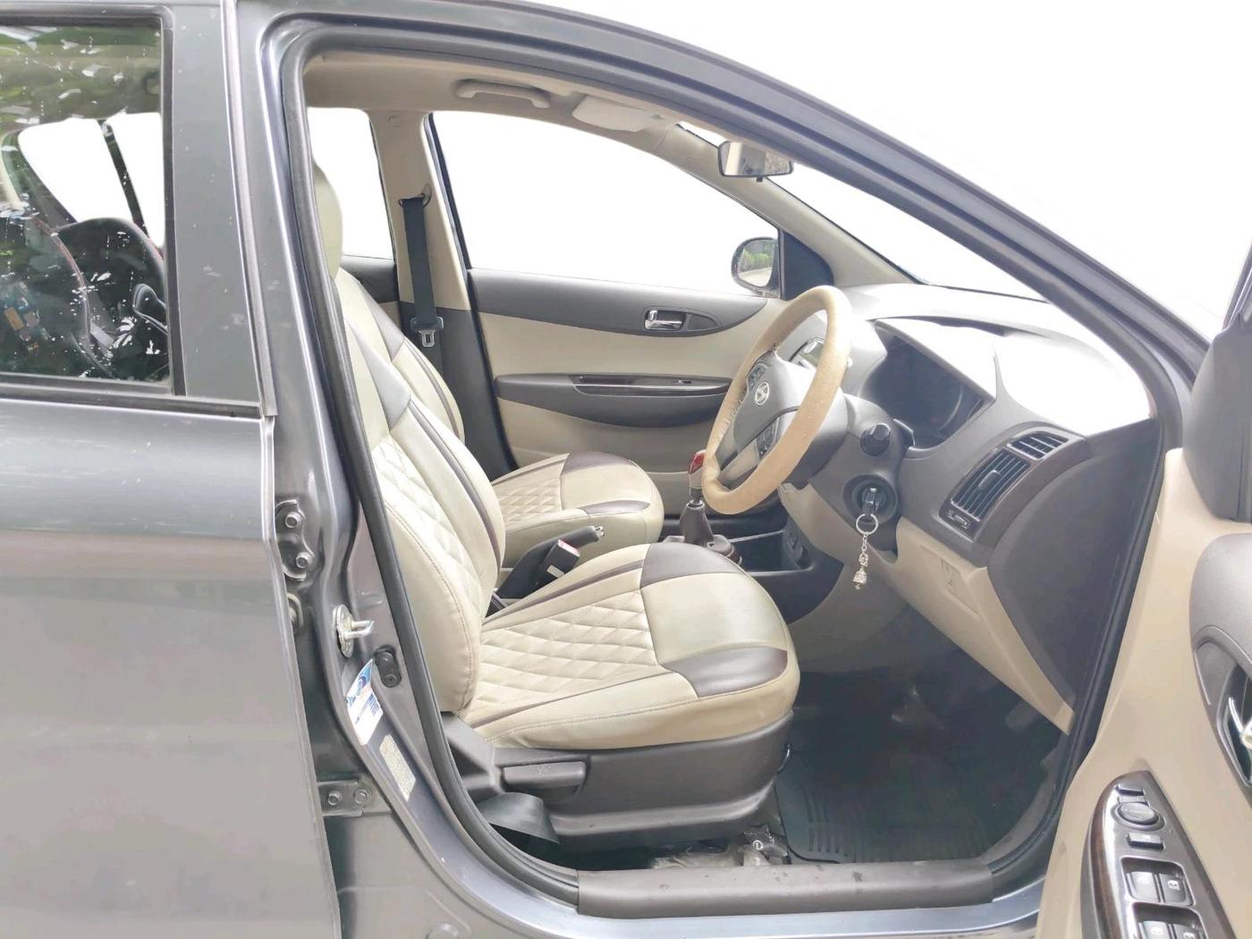 2011 Hyundai i20 SPORTZ 1.2, Petrol, Manual, 91,835 km, interior