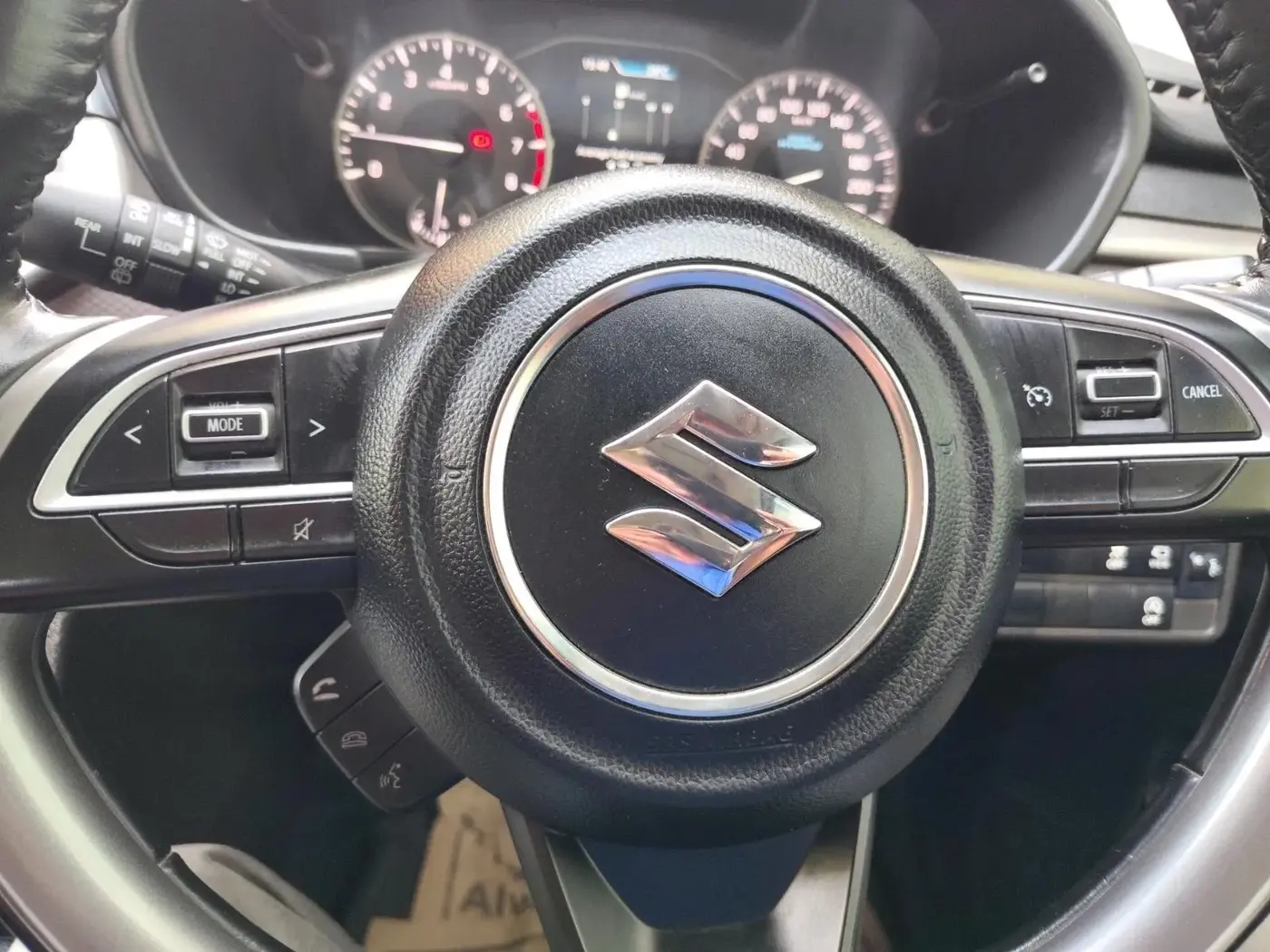 2022 Maruti BREZZA ZXI + SMART HYBRID DUAL TONE, Petrol, Manual, 45,677 km, interior