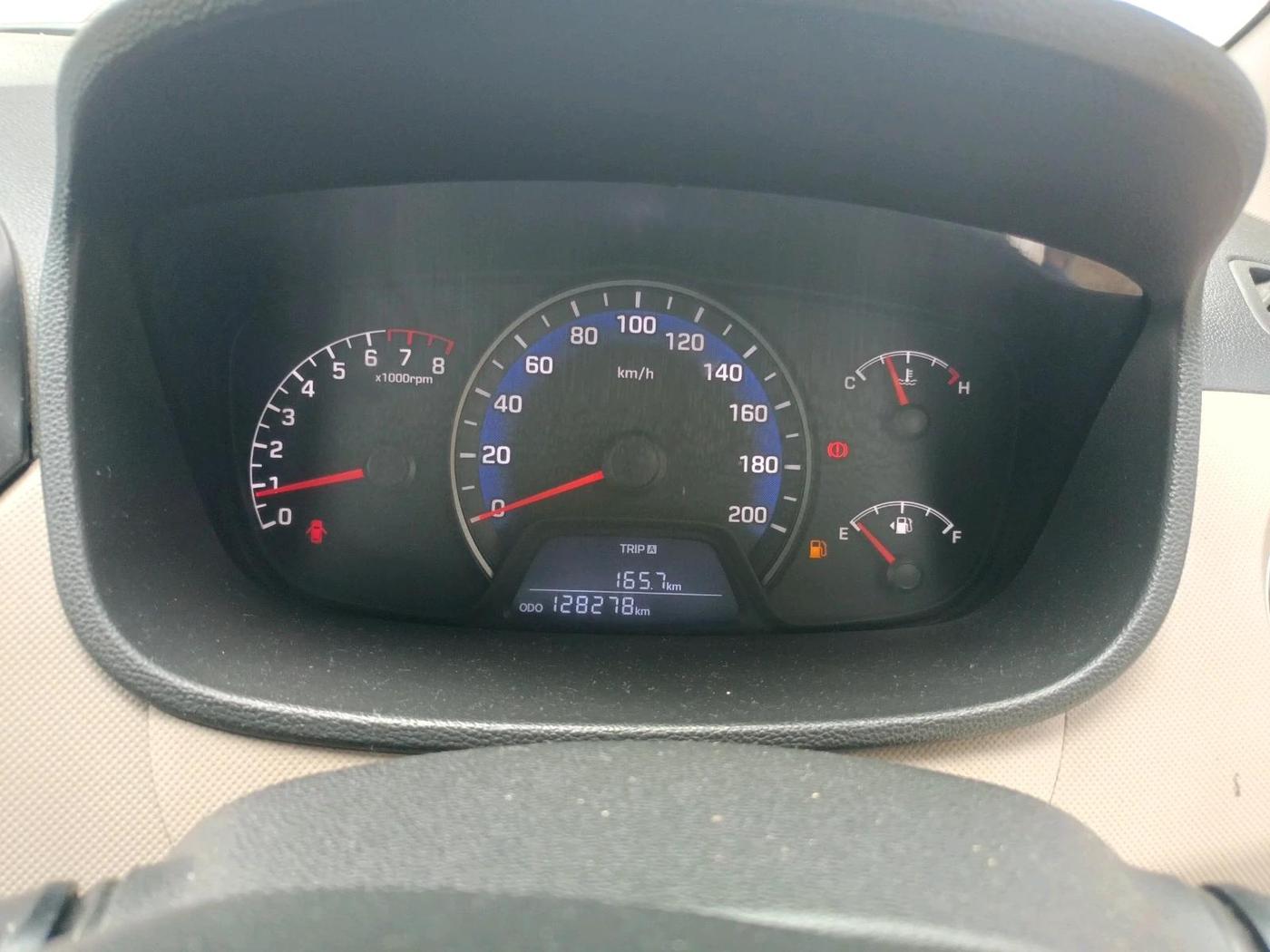 2017 Hyundai XCENT PRIME T VTVT  PLUS, CNG, Manual, 1,28,278 km, interior
