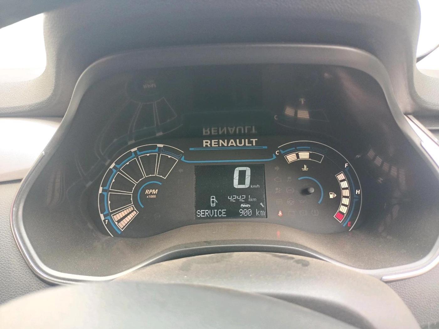 2022 Renault TRIBER RXZ, Petrol, Manual, 42,421 km, interior