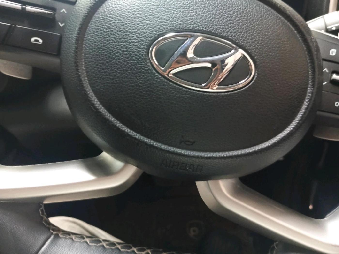 2021 Hyundai VENUE SX PLUS 1.0 TURBO DCT, Petrol, Automatic, 69,463 km, interior