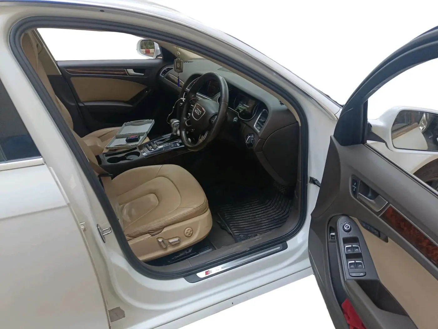 2014 Audi A4 2.0 TDI Multitronic, Diesel, Automatic, 1,40,361 km, interior