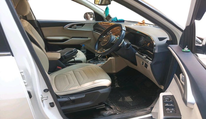 2022 KIA CARENS LUXURY PLUS 1.5 DIESEL AT 7 STR, Diesel, Automatic, 1,06,810 km, interior