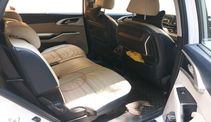 2022 KIA CARENS LUXURY PLUS 1.5 DIESEL AT 7 STR, Diesel, Automatic, 1,06,810 km, interior