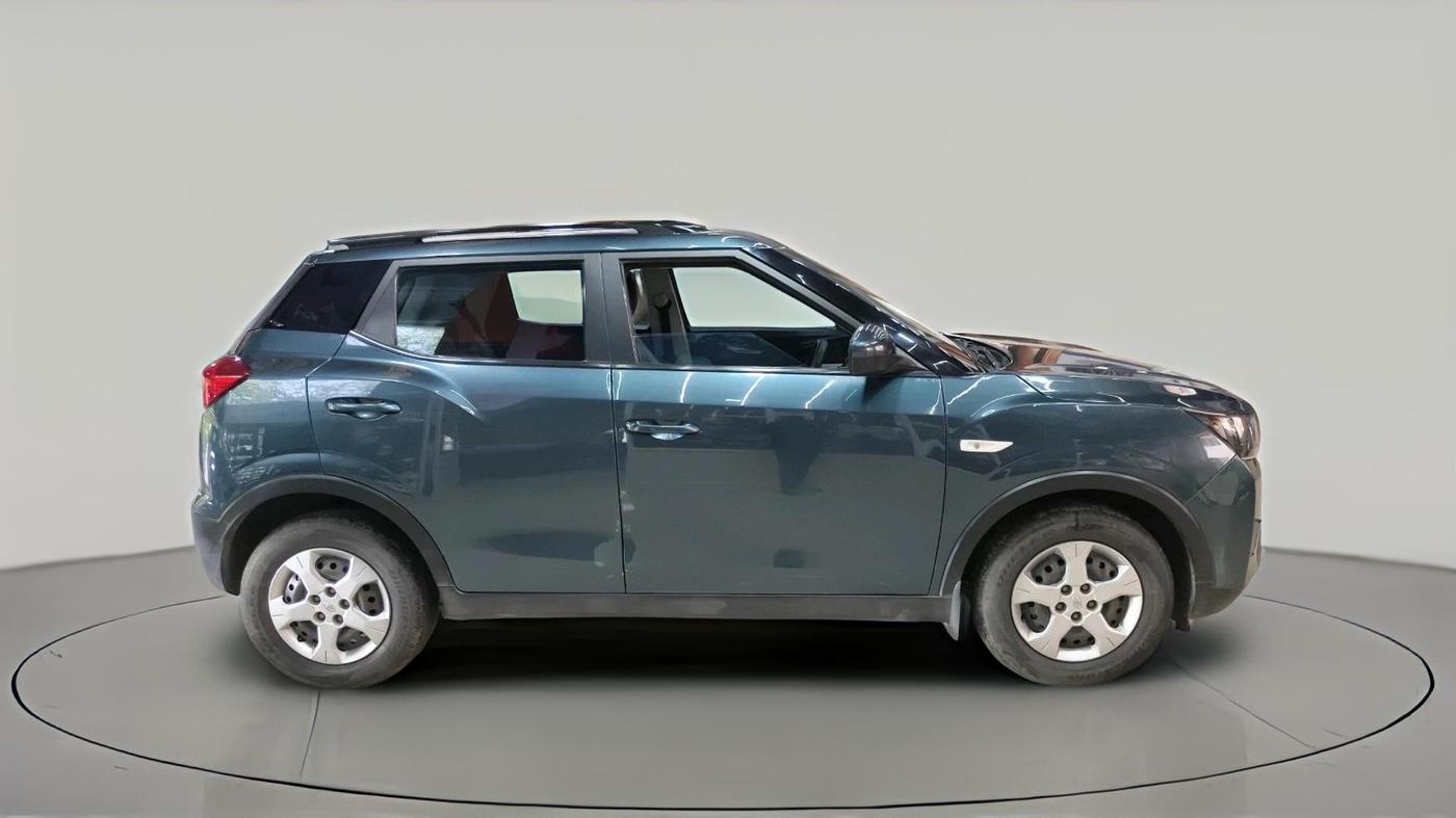2021 Mahindra XUV300 W6 1.2 PETROL AMT, Petrol, Automatic, 77,633 km, exterior