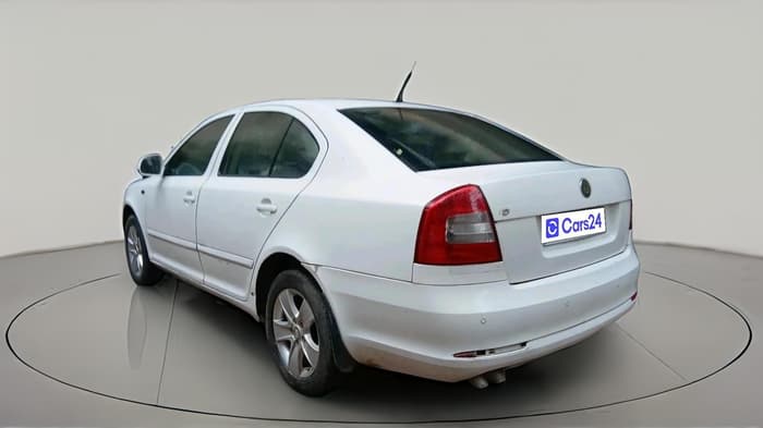 2010 Skoda Laura L&K 2.0 TDI AT, Diesel, Automatic, 1,26,777 km, exterior