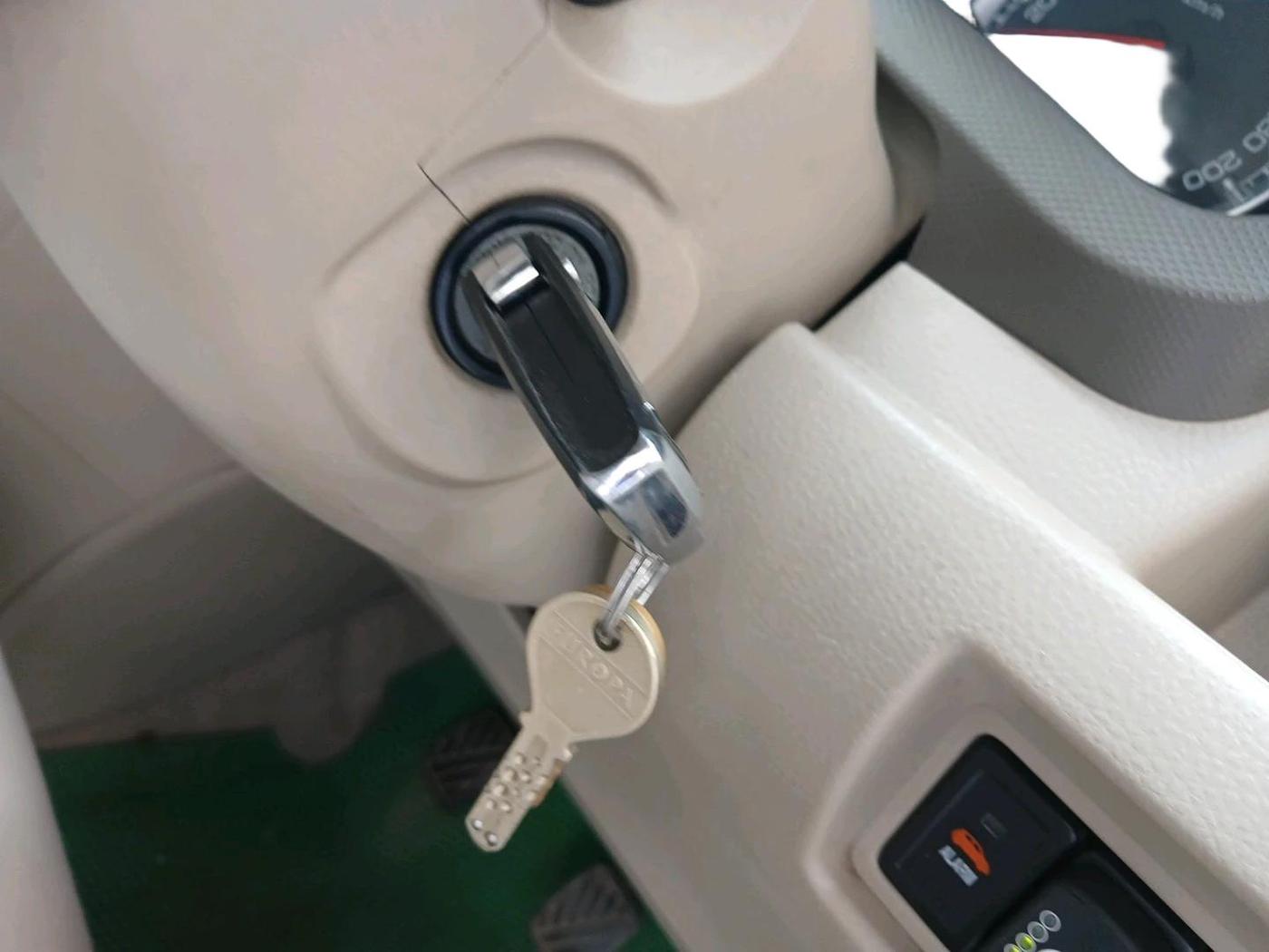 2013 Maruti Ertiga ZXI, CNG, Manual, 66,861 km, interior