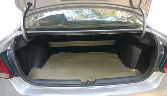 2012 Volkswagen Vento HIGHLINE 1.6 MPI, Petrol, Manual, 1,38,352 km, exterior