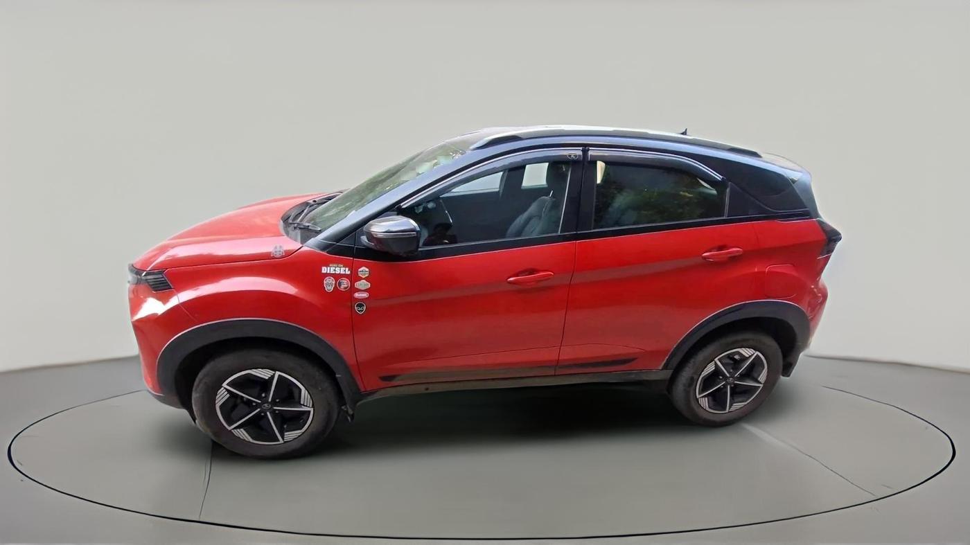 2023 Tata NEXON FEARLESS + SUNROOF DUAL TONE 1.5 DIESEL, Diesel, Manual, 34,967 km, exterior
