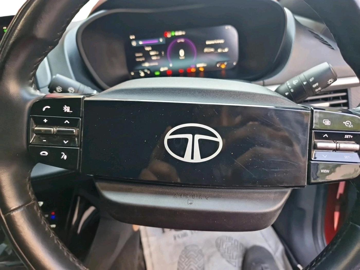 2023 Tata NEXON FEARLESS + SUNROOF DUAL TONE 1.5 DIESEL, Diesel, Manual, 34,967 km, interior