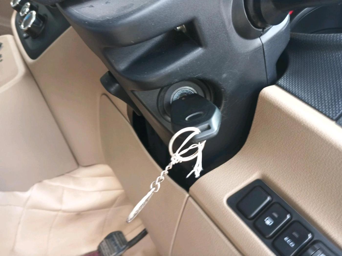 2016 Mahindra TUV300 T6 PLUS, Diesel, Manual, 72,536 km, interior