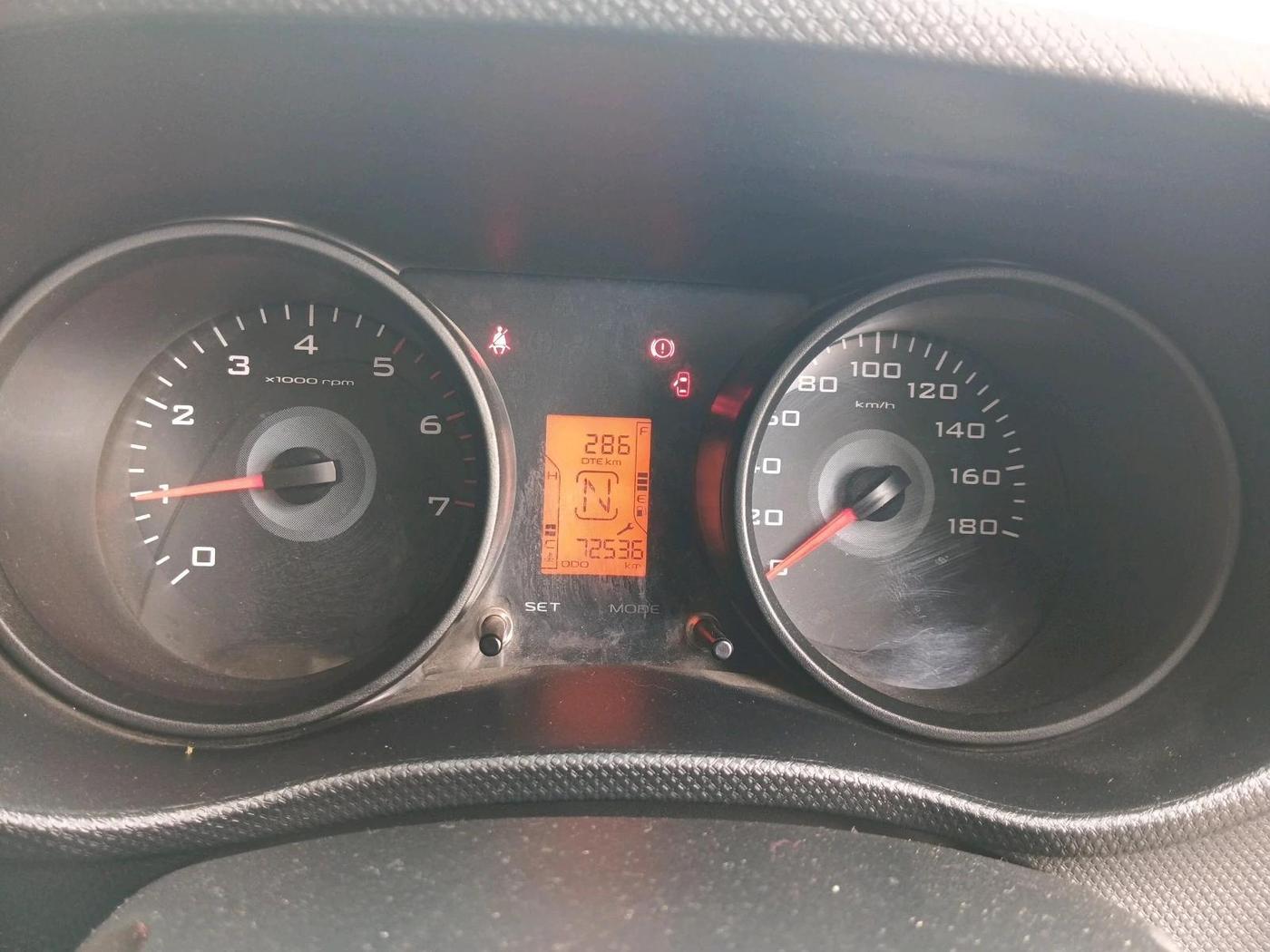 2016 Mahindra TUV300 T6 PLUS, Diesel, Manual, 72,536 km, interior