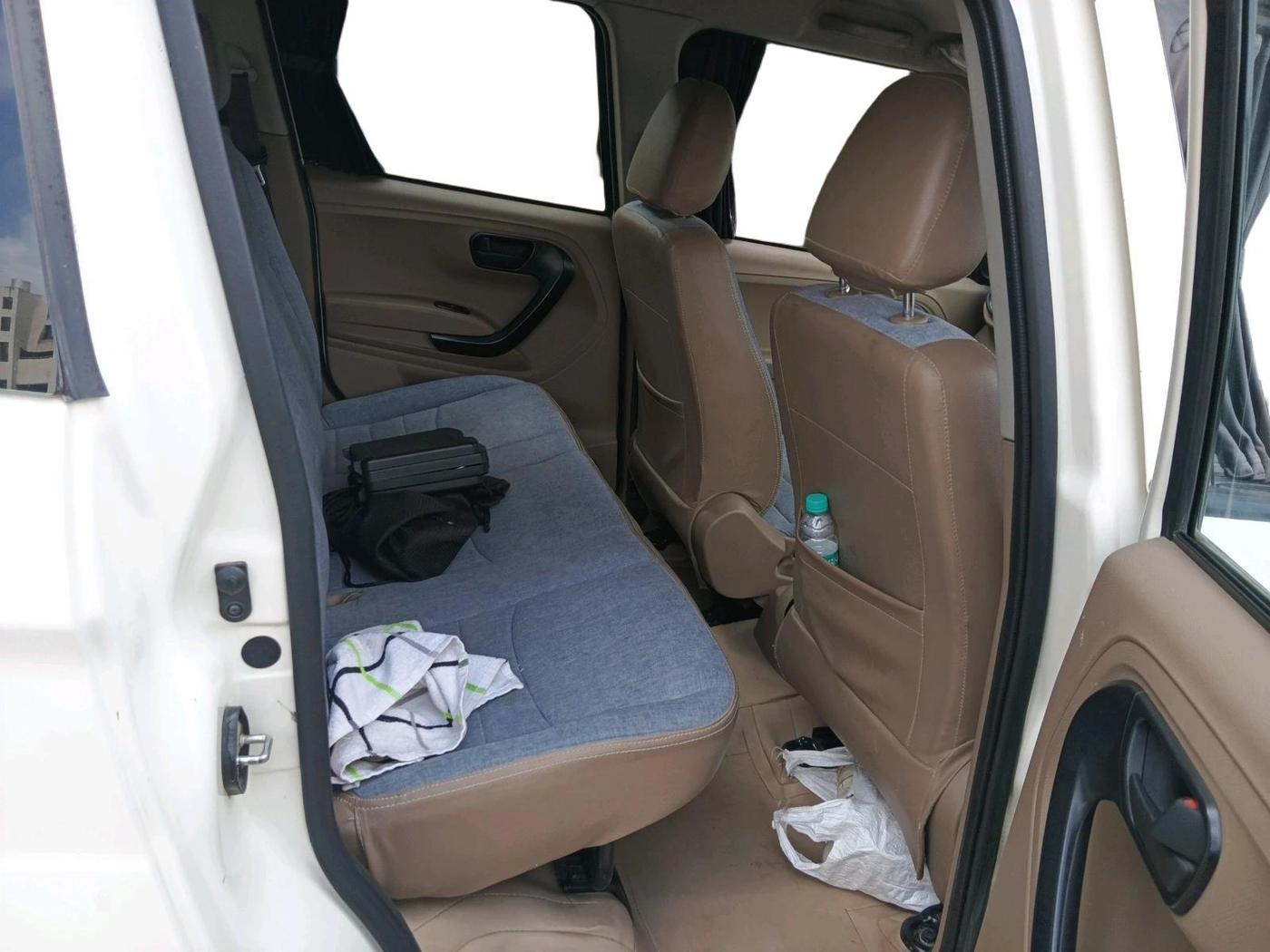 2016 Mahindra TUV300 T6 PLUS, Diesel, Manual, 72,536 km, interior