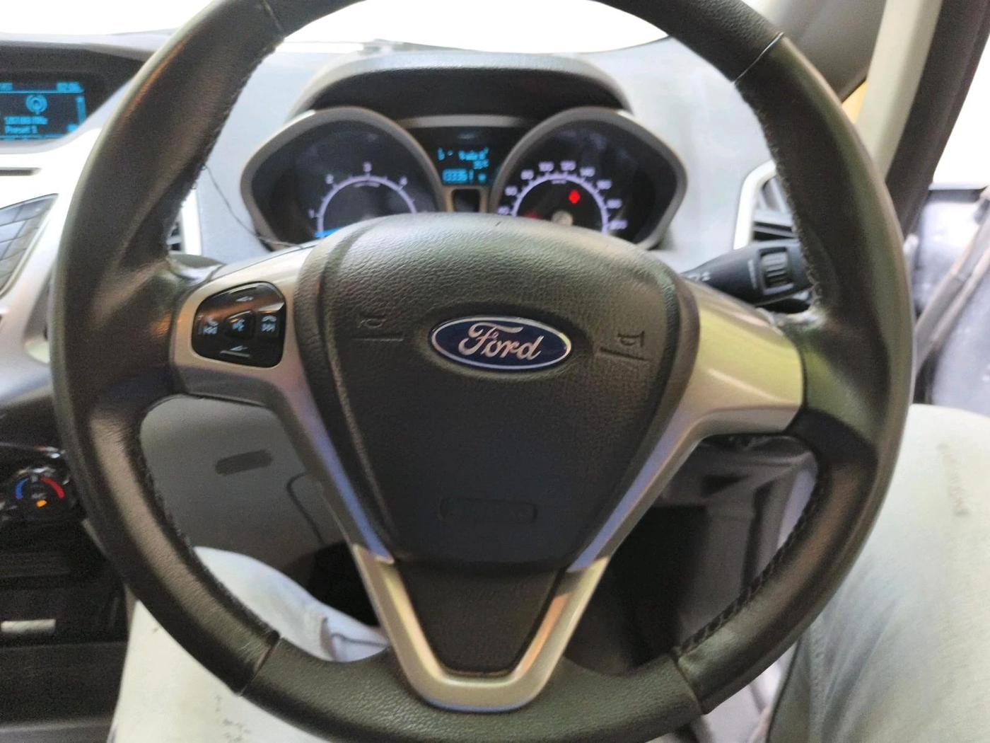 2014 Ford Ecosport TITANIUM 1.5L DIESEL, Diesel, Manual, 1,33,361 km, interior