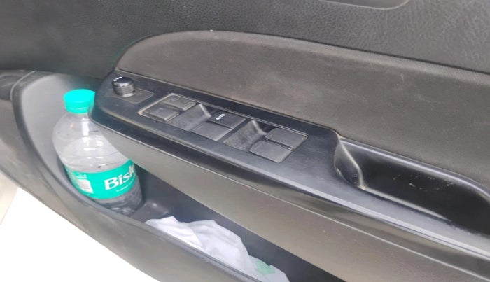 2013 Maruti Swift VXI, Petrol, Manual, 95,802 km, interior