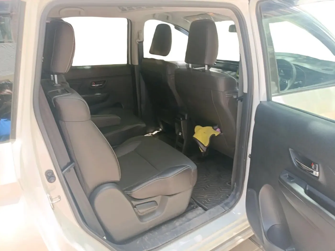 2022 Maruti XL6 ALPHA MT, Petrol, Manual, 8,524 km, interior