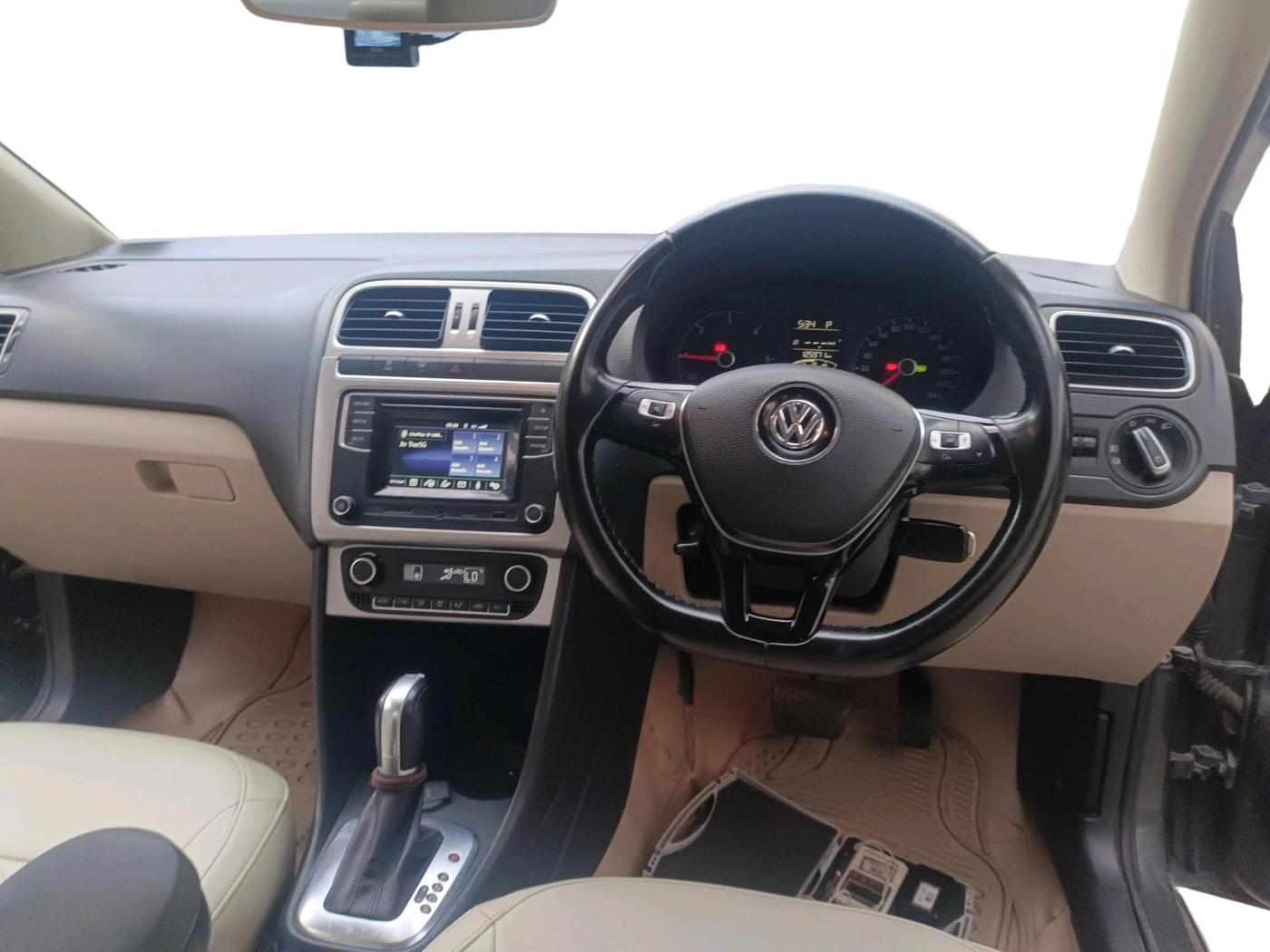 2016 Volkswagen Ameo HIGHLINE DSG 1.5 DIESEL , Diesel, Automatic, 1,25,971 km, interior