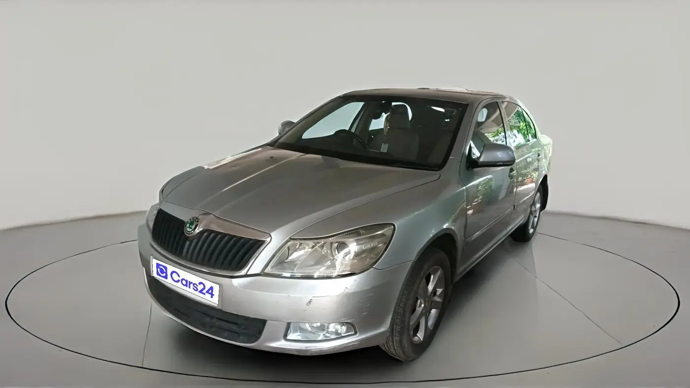 2011 Skoda Laura ELEGANCE 2.0 TDI CR AT, Diesel, Automatic, 1,29,091 km, exterior