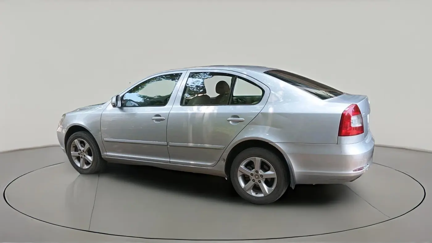 2011 Skoda Laura ELEGANCE 2.0 TDI CR AT, Diesel, Automatic, 1,29,091 km, exterior