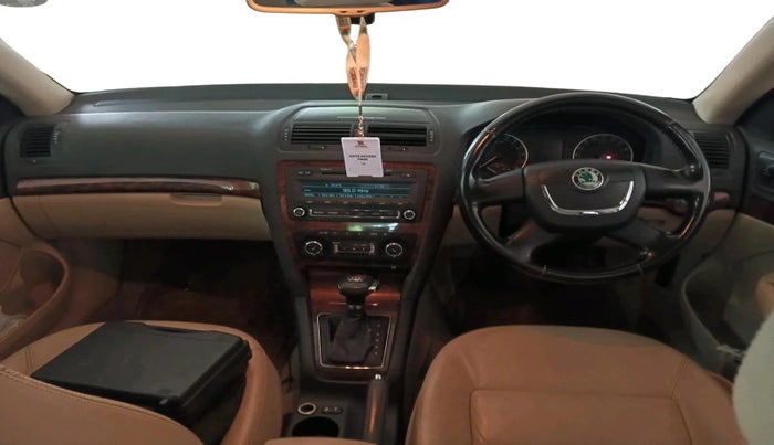 2011 Skoda Laura ELEGANCE 2.0 TDI CR AT, Diesel, Automatic, 1,29,091 km, interior