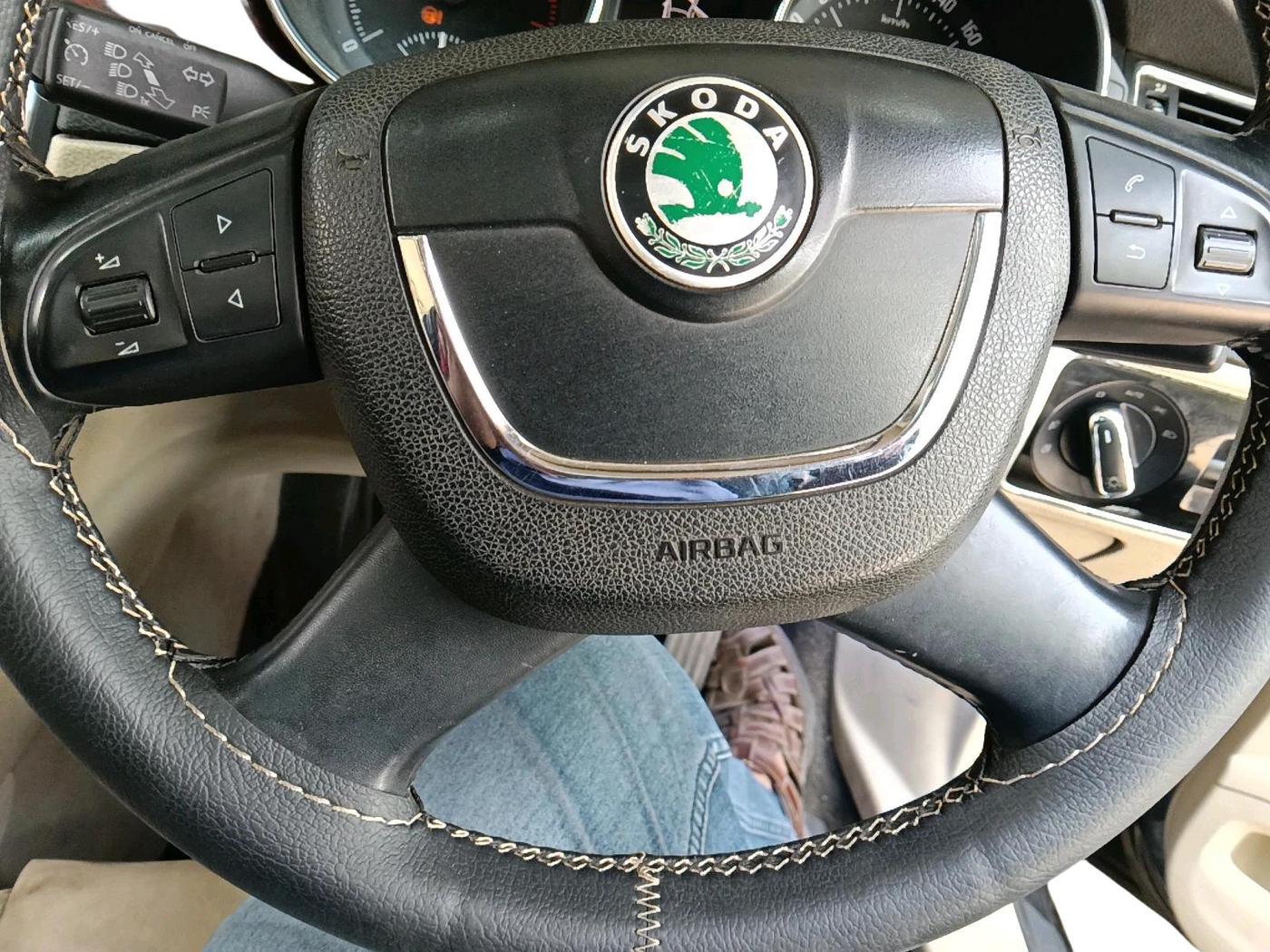 2011 Skoda Superb ELEGANCE 1.8 TSI MT, Petrol, Manual, 57,265 km, interior
