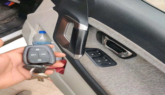 2024 Tata Safari PURE PLUS S, Diesel, Manual, 35,952 km, interior