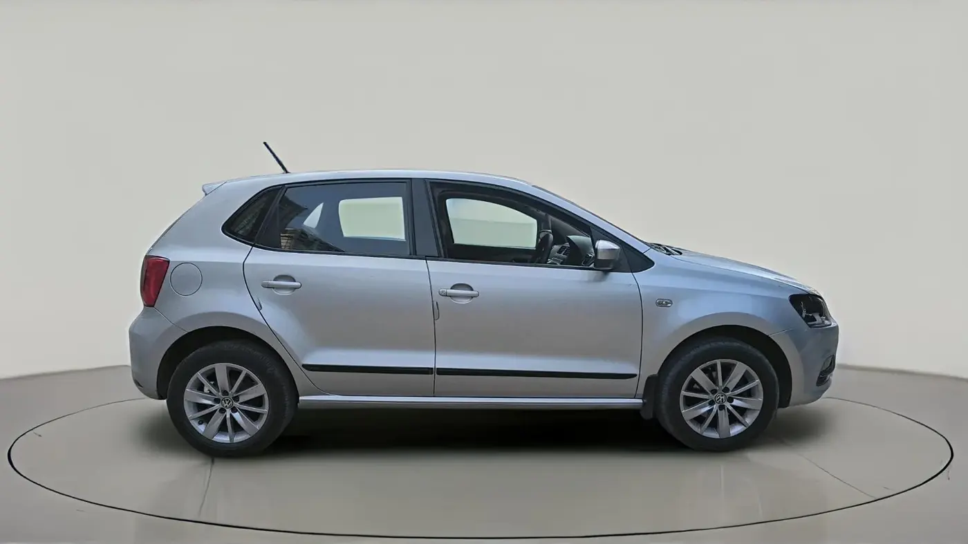 2015 Volkswagen Polo HIGHLINE1.5L, Diesel, Manual, 1,30,225 km, exterior