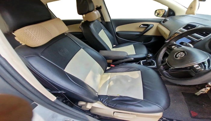 2015 Volkswagen Polo HIGHLINE1.5L, Diesel, Manual, 1,30,225 km, interior