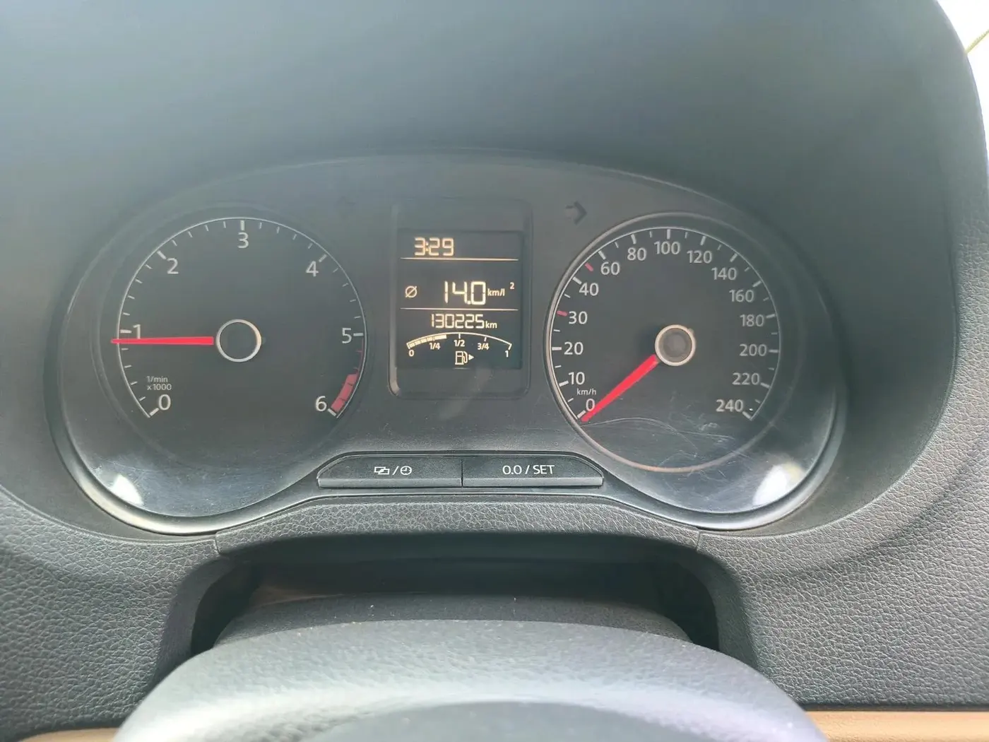 2015 Volkswagen Polo HIGHLINE1.5L, Diesel, Manual, 1,30,225 km, interior