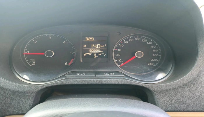 2015 Volkswagen Polo HIGHLINE1.5L, Diesel, Manual, 1,30,225 km, interior