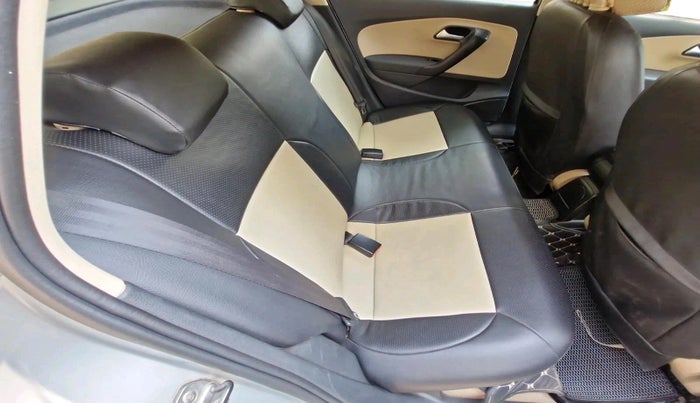 2015 Volkswagen Polo HIGHLINE1.5L, Diesel, Manual, 1,30,225 km, interior