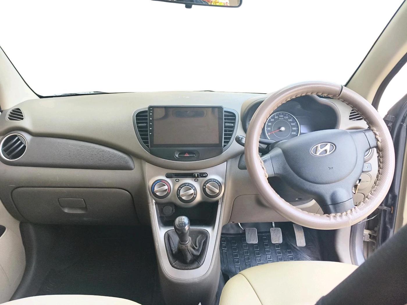 2016 Hyundai i10 MAGNA 1.1, CNG, Manual, 68,425 km, interior