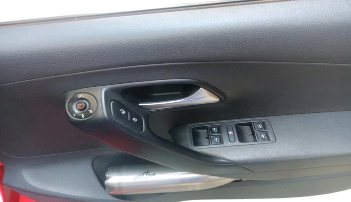 2018 Volkswagen Polo HIGHLINE PLUS 1.0 16 ALLOY, Petrol, Manual, 1,06,356 km, interior