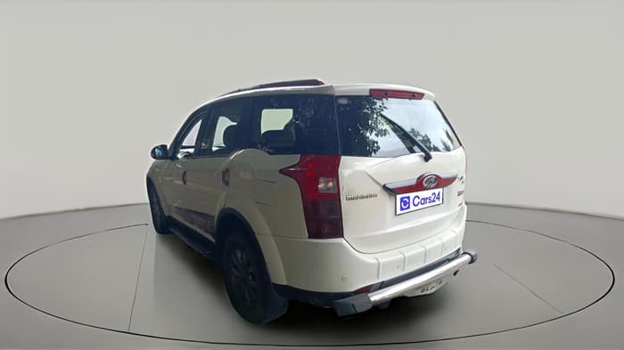 2017 Mahindra XUV500 W10, Diesel, Manual, 1,65,178 km, exterior