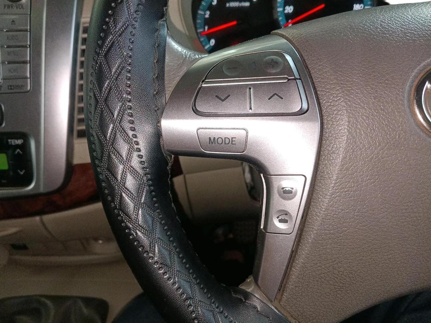 2014 Toyota Innova 2.5 VX 8 STR, Diesel, Manual, 1,26,739 km, interior