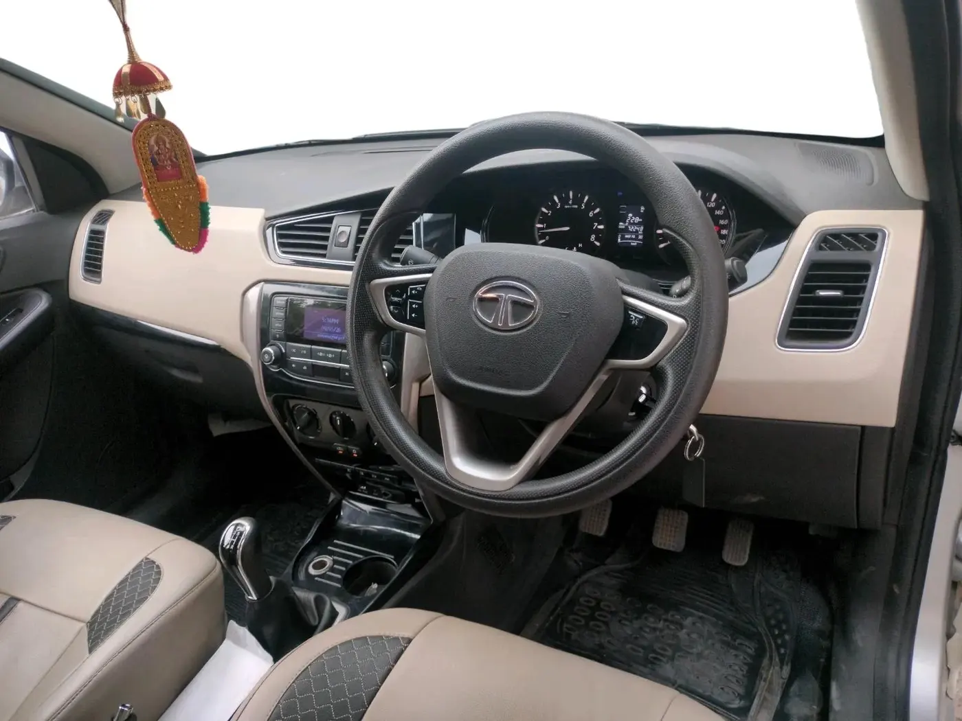 2015 Tata Zest XMS PETROL, Petrol, Manual, 72,248 km, interior