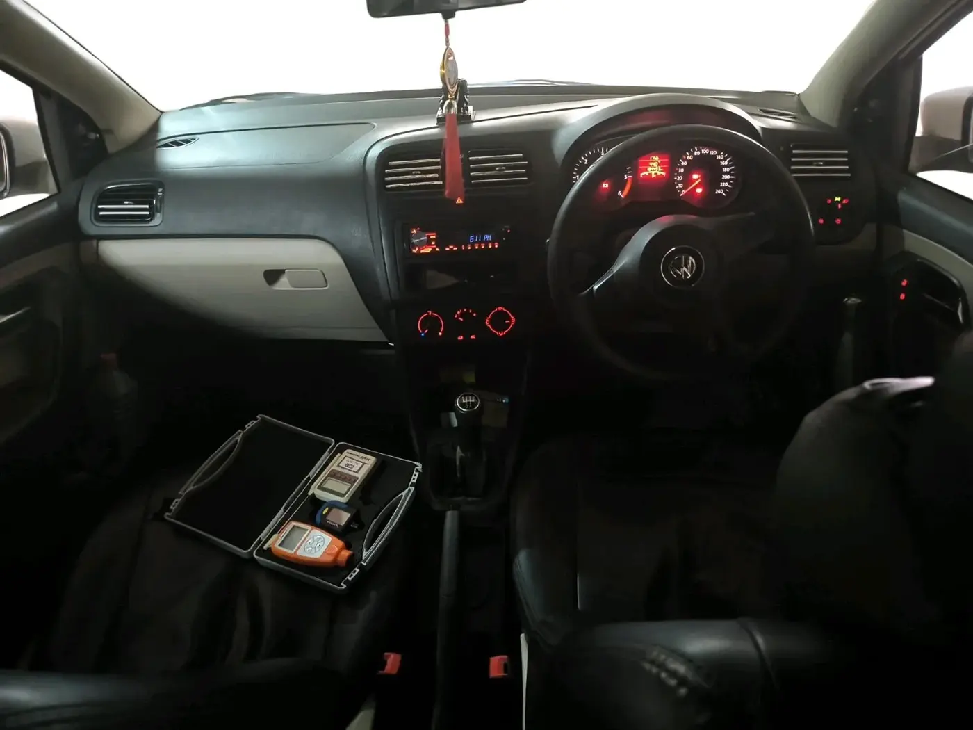 2011 Volkswagen Polo COMFORTLINE 1.2L, Diesel, Manual, 1,84,493 km, interior