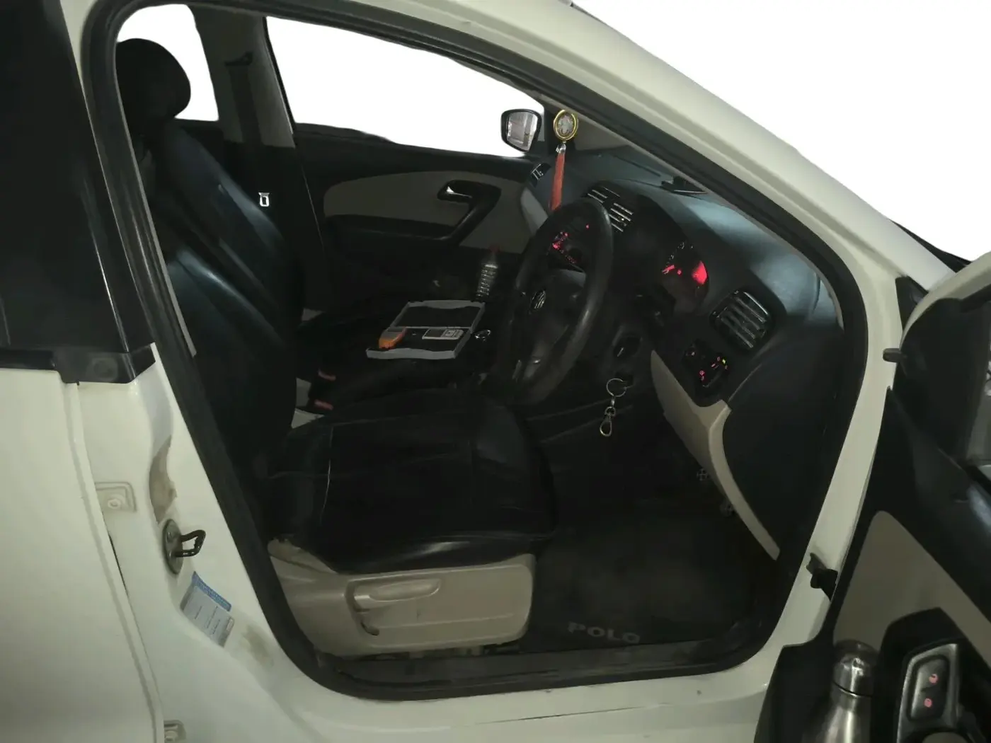 2011 Volkswagen Polo COMFORTLINE 1.2L, Diesel, Manual, 1,84,493 km, interior