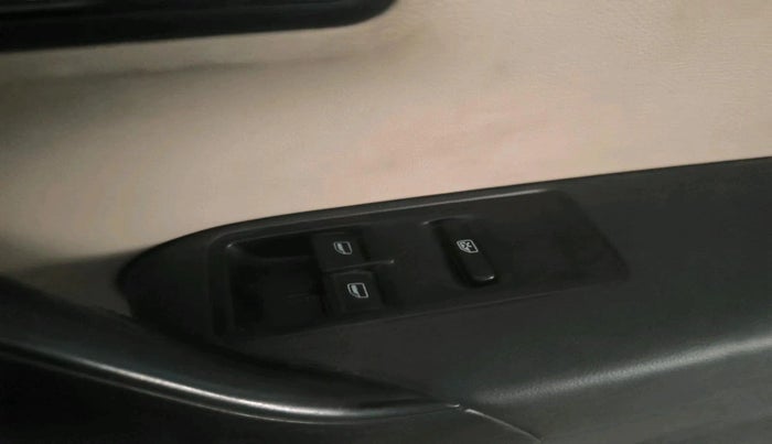 2011 Volkswagen Polo COMFORTLINE 1.2L, Diesel, Manual, 1,84,493 km, interior