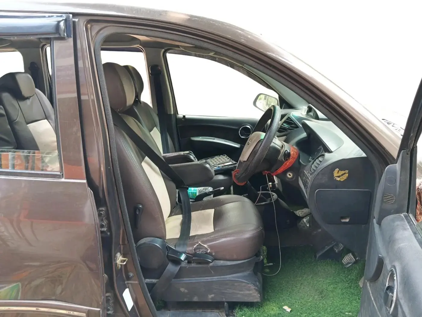 2009 Mahindra Xylo E8 BS III, Diesel, Manual, 1,62,003 km, interior