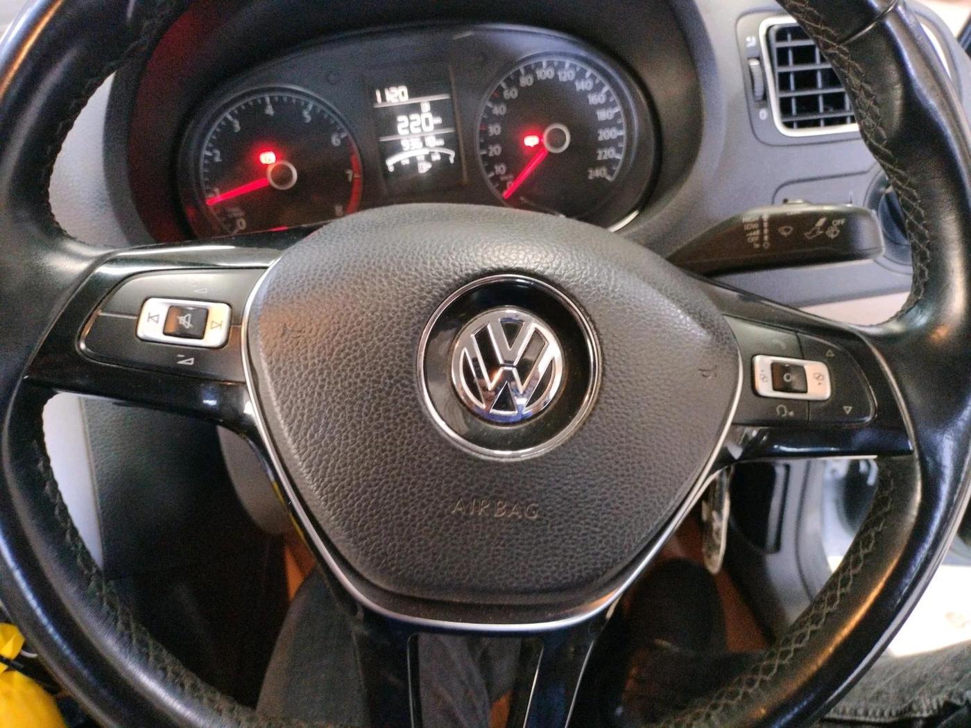 2016 Volkswagen Ameo HIGHLINE1.2L, Petrol, Manual, 93,618 km, interior