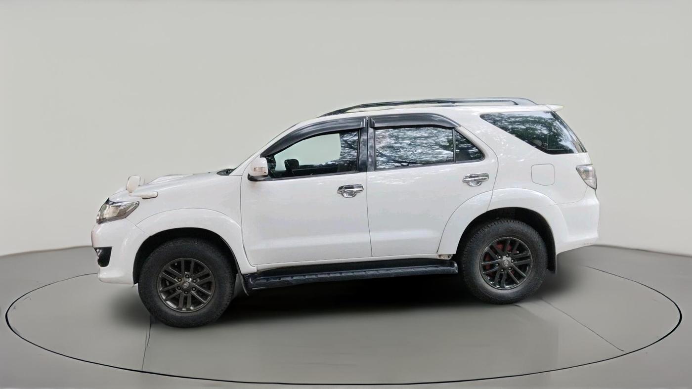 2013 Toyota Fortuner 3.0 4X2 AT, Diesel, Automatic, 1,15,569 km, exterior
