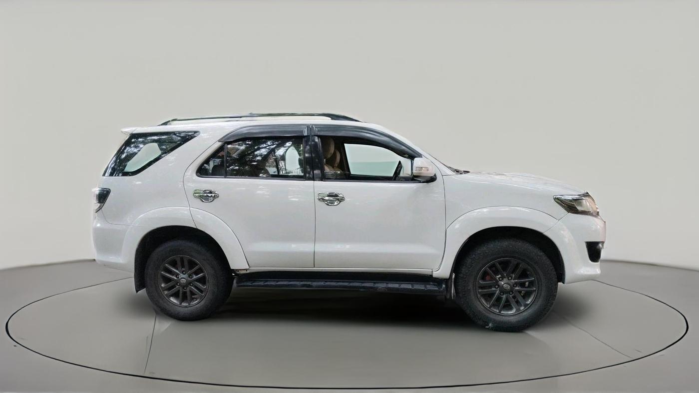 2013 Toyota Fortuner 3.0 4X2 AT, Diesel, Automatic, 1,15,569 km, exterior