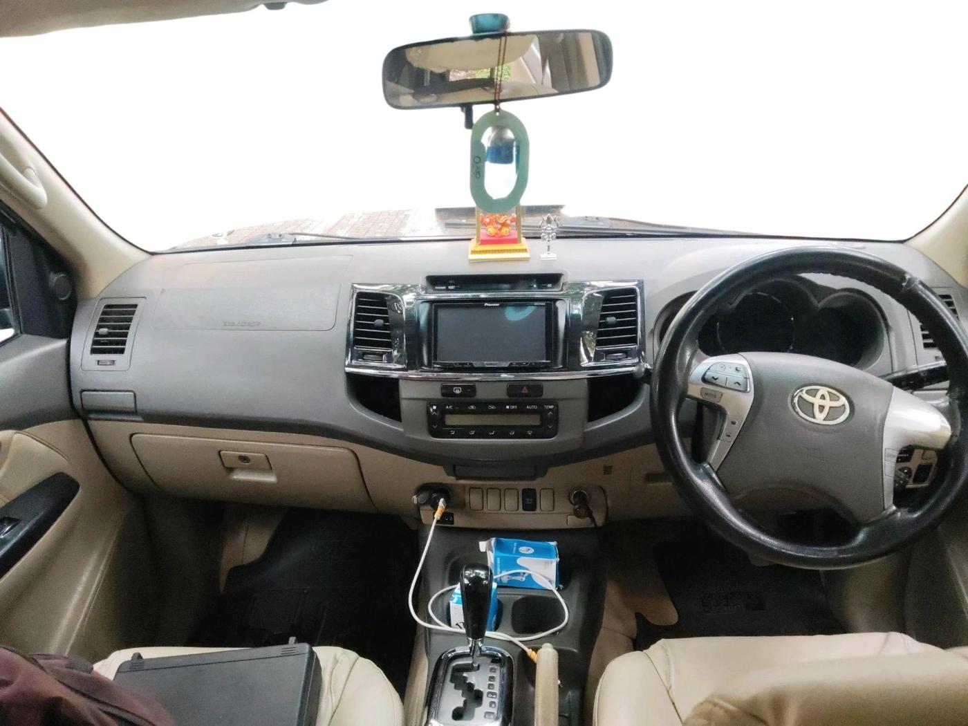 2013 Toyota Fortuner 3.0 4X2 AT, Diesel, Automatic, 1,15,569 km, interior