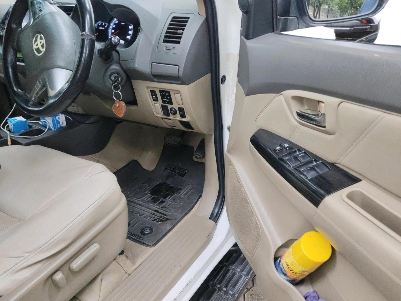 2013 Toyota Fortuner 3.0 4X2 AT, Diesel, Automatic, 1,15,569 km, interior
